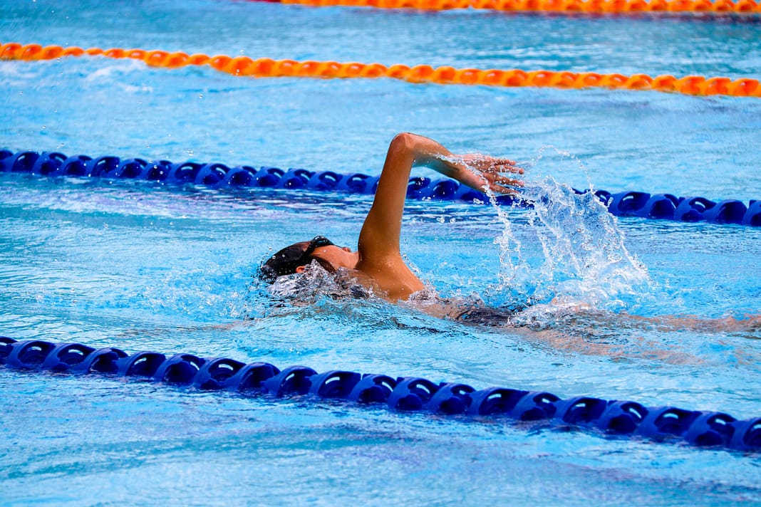 “Dive into Fitness: The Benefits of Swimming for Health and Performance”